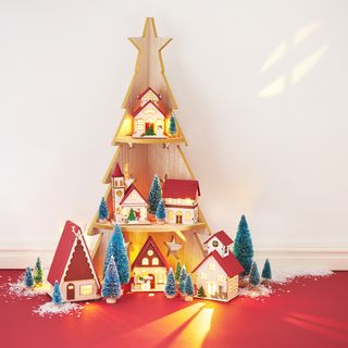 -serviteur s de No&euml;l avec des maisons illumin&eacute;es