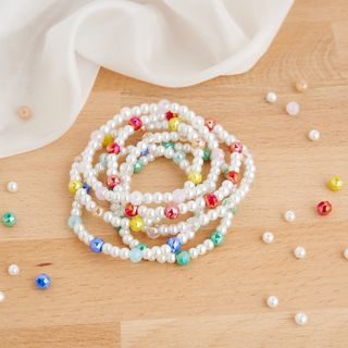 Armbanden gemaakt van glazen glaskralen