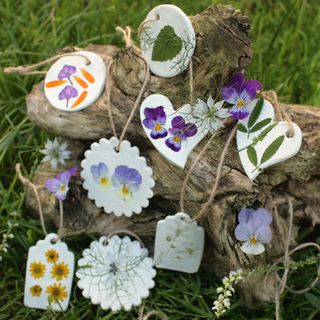 DIY: Kleihanger met echte bloemen