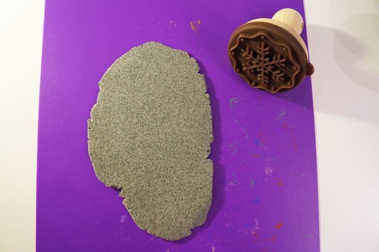Geschenkanhänger: Stoneplast vorbereiten Geschenkanhänger Modelliermasse Stoneplast vorbereiten