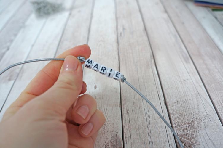 Bind the bracelet to your own taste