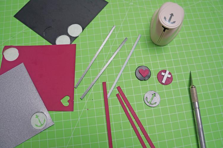 Cutting and shaping wax elements for candle decoration
