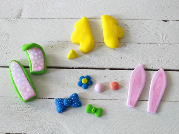 Anleitung: bunte Ostergläser - Fimo Ohren und Flügel aus Fimo formen