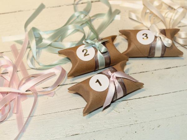 Adventskalender aus Papprollen_schleifen