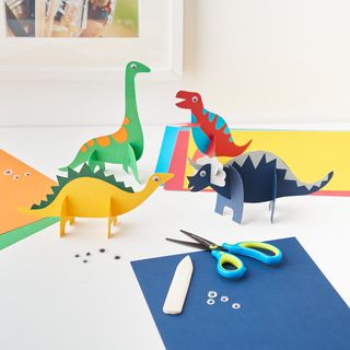 Kartonnen knutselen met dinosaurussen
