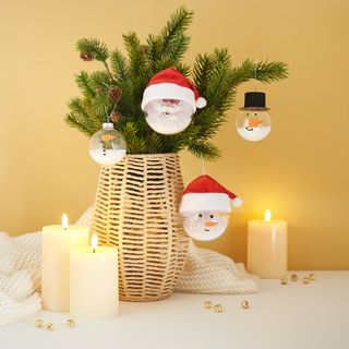 Weihnachtskugeln als Weihnachtsmann/Schneemann